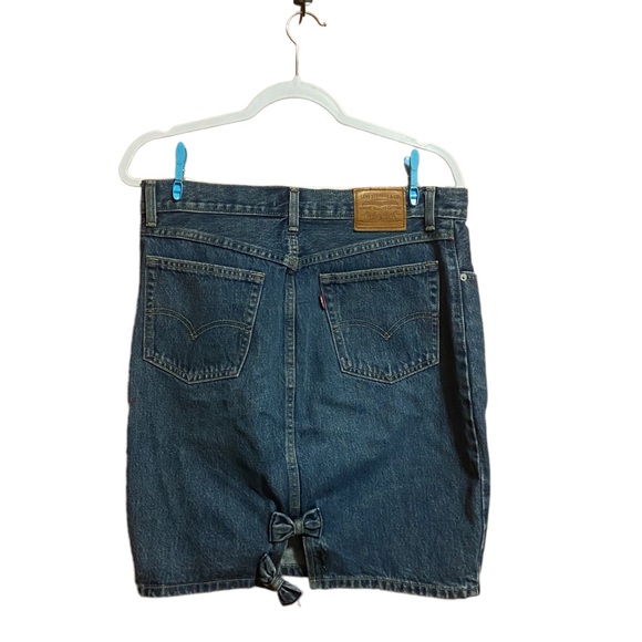 Levi’s Mom Skirt | Size 29 | Mid-thigh Jean Skirt - Picture 2 of 4